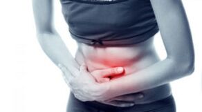 Dor abdominal com dano de vermes de fita