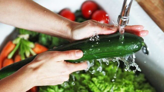 lavar vegetais para prevenir a infecção por parasitas protozoários