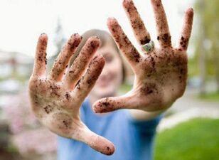 Mãos sujas podem causar infecções parasitárias